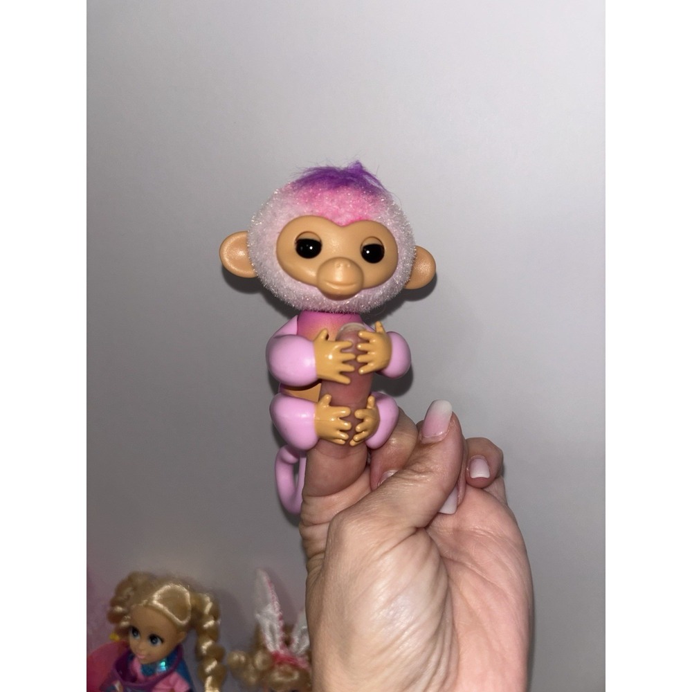 WowWee Fingerlings Interactive Baby Monkey Harmony Pink Color Figure New Sealed